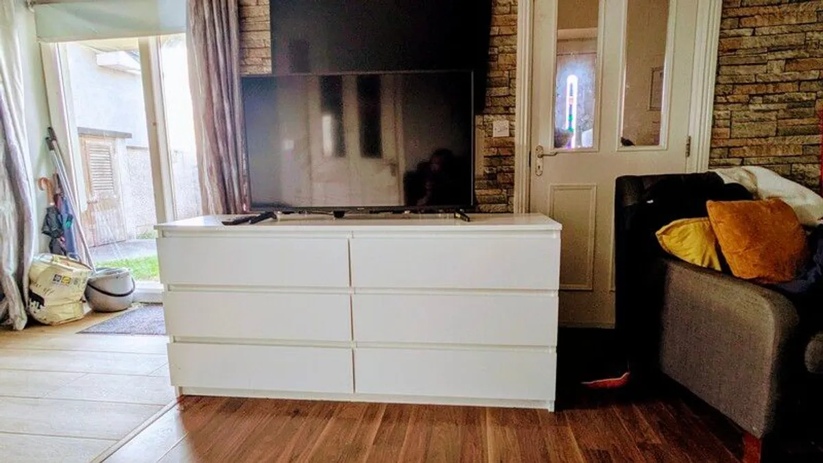 42" TV and  6 drawer press - Image 2