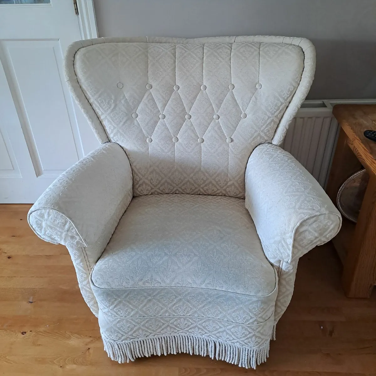 Furniture Cream Couch and two armchairs - Image 2