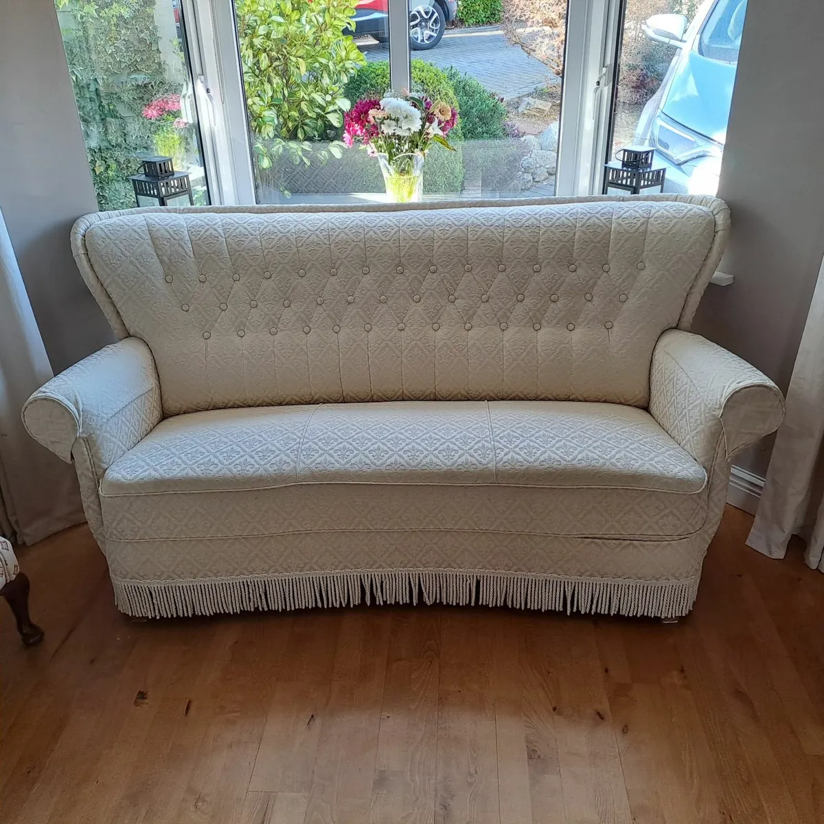 Furniture Cream Couch and two armchairs - Image 1