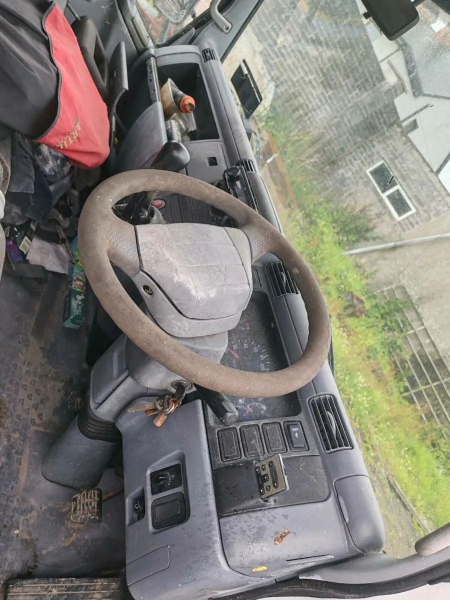 08 Mitsubishi Canter - Image 3