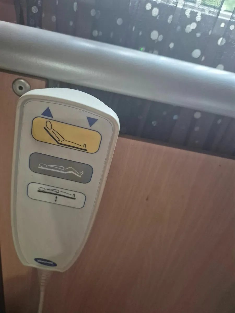 Electric medical bed - Image 1