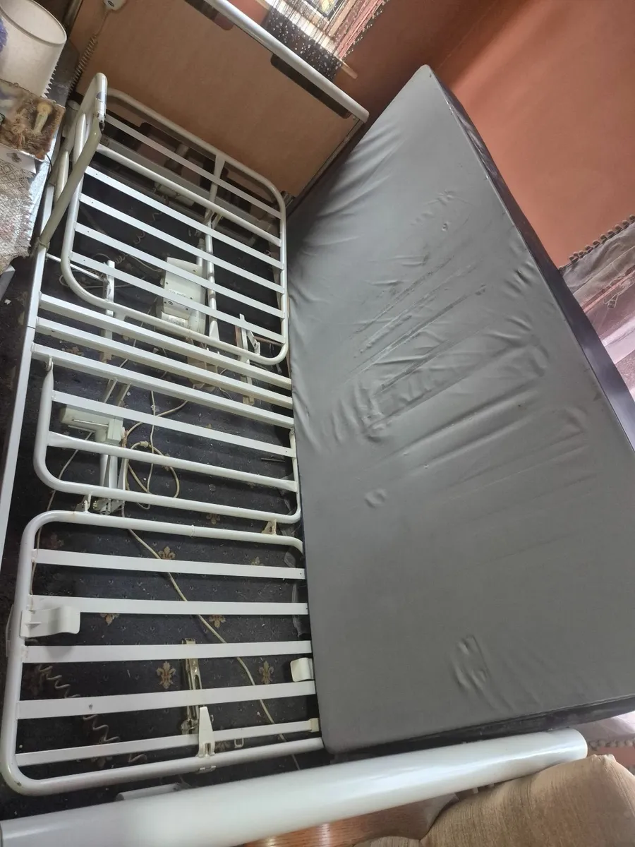Electric medical bed - Image 2