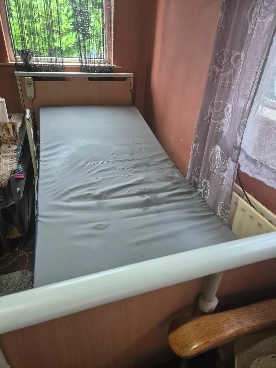 Electric medical bed - Image 3