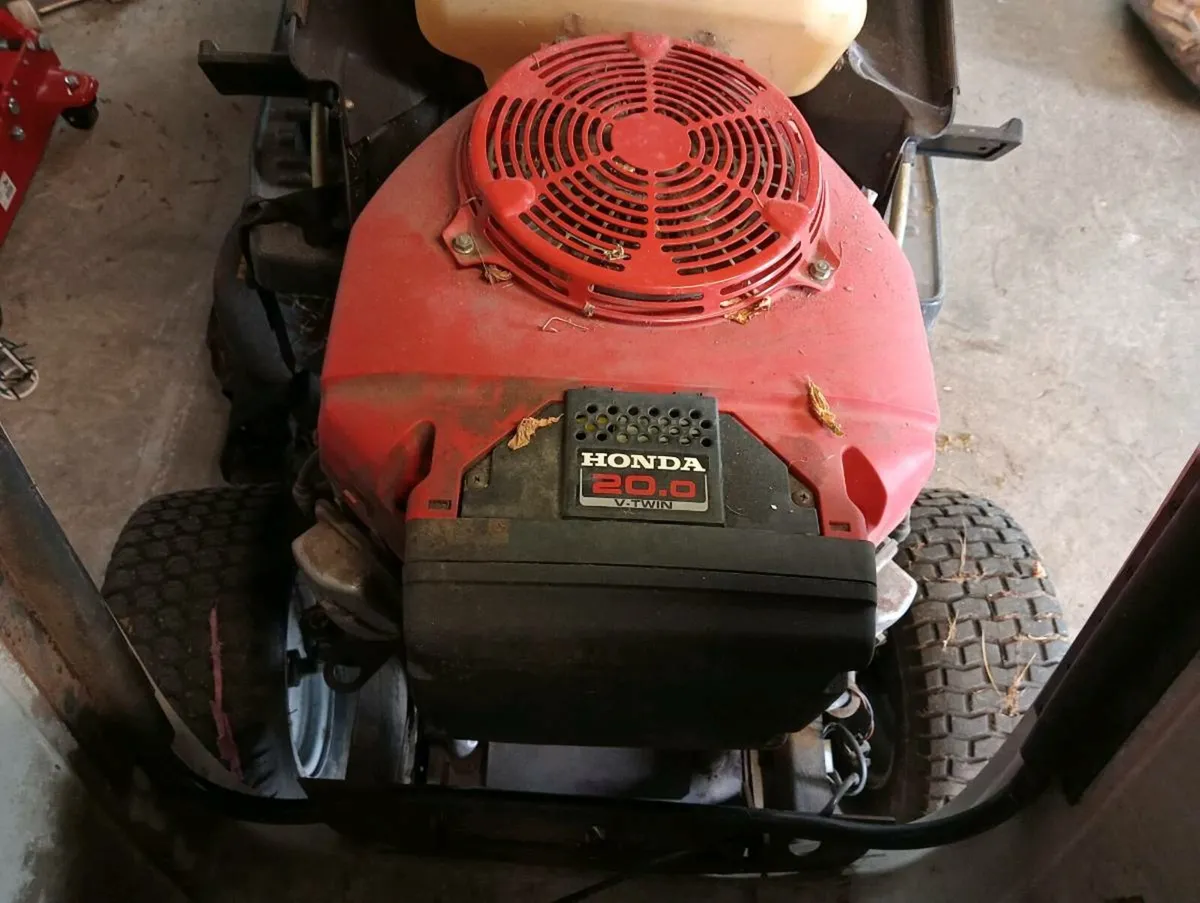 Ride on mower - Image 2