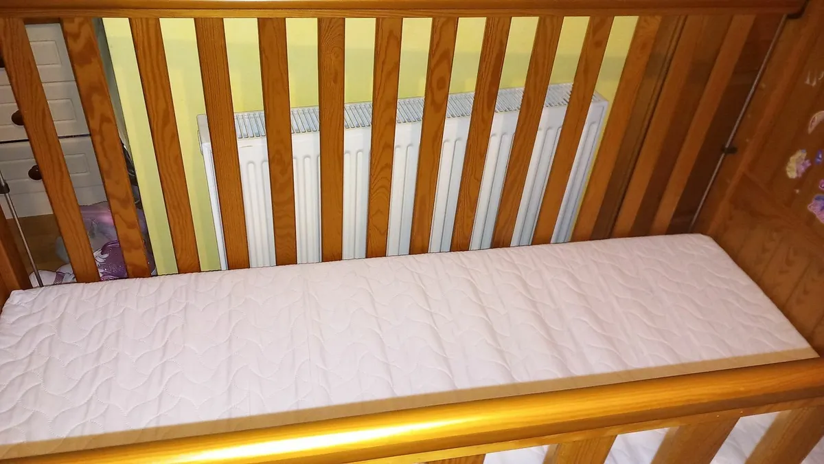 Mamas & Papas baby cot / tiddker cotbed - Image 2