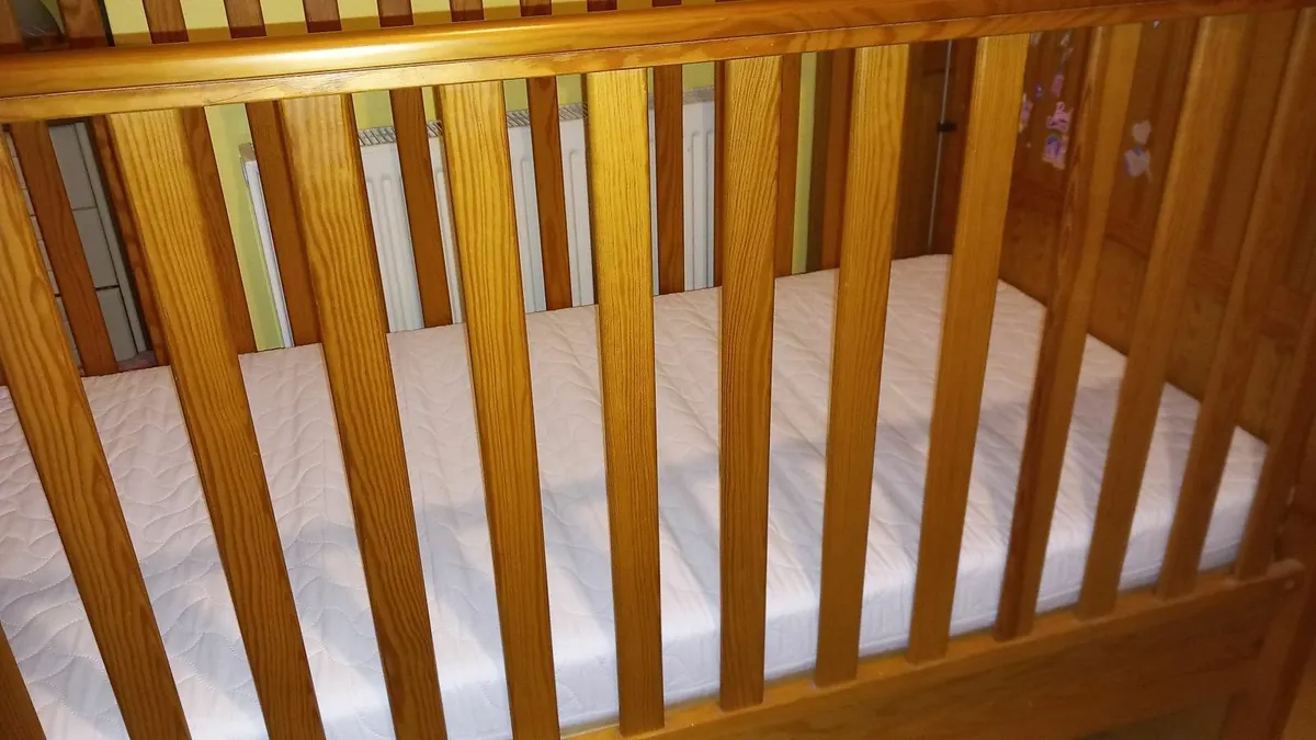 Mamas & Papas baby cot / tiddker cotbed - Image 3
