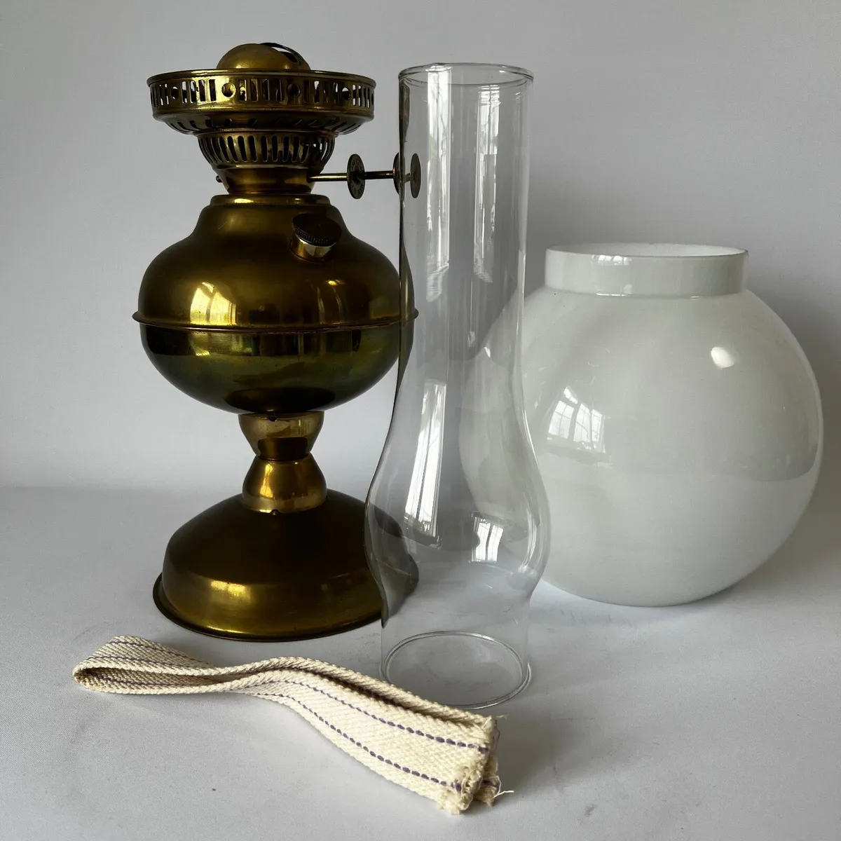 Oil lamp antique - Image 1