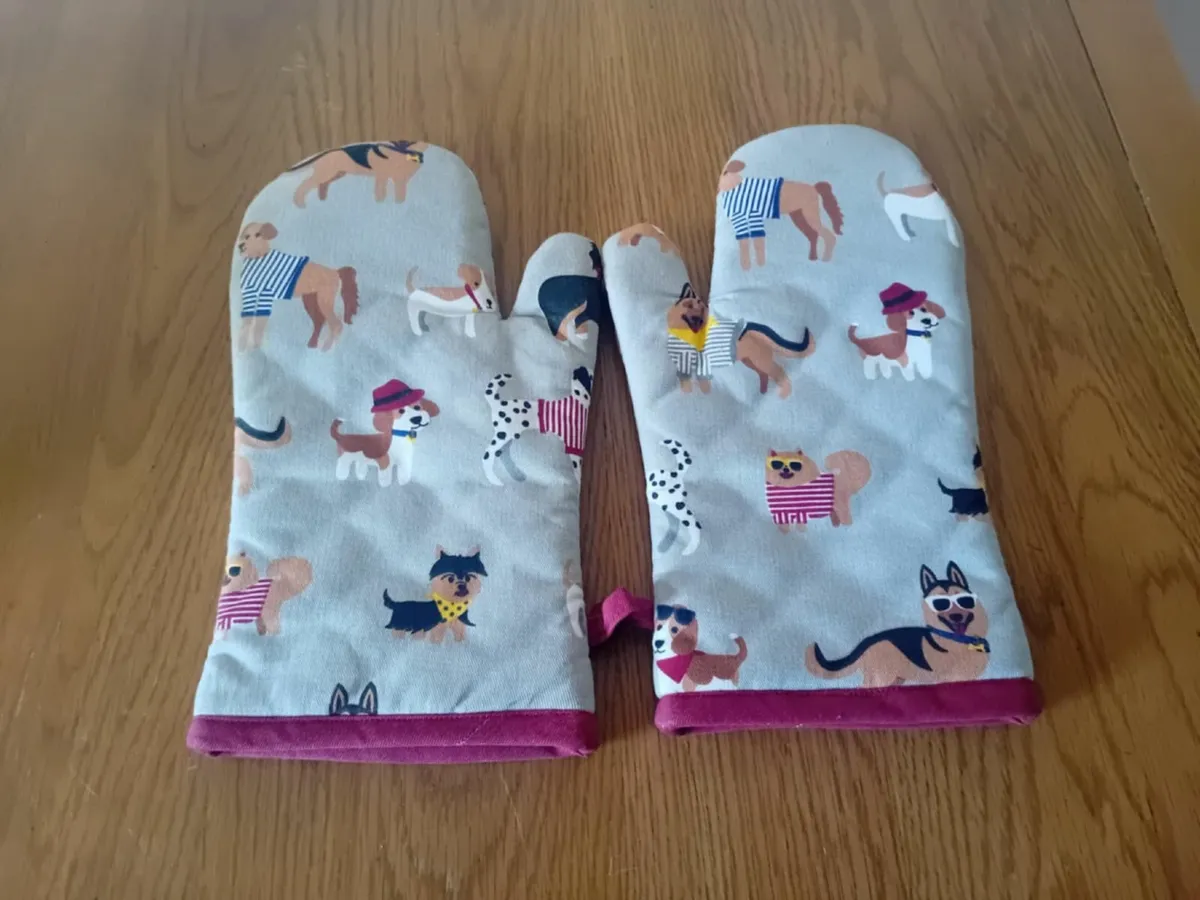 Apron/Oven Gloves/Double Oven Glove - Image 2