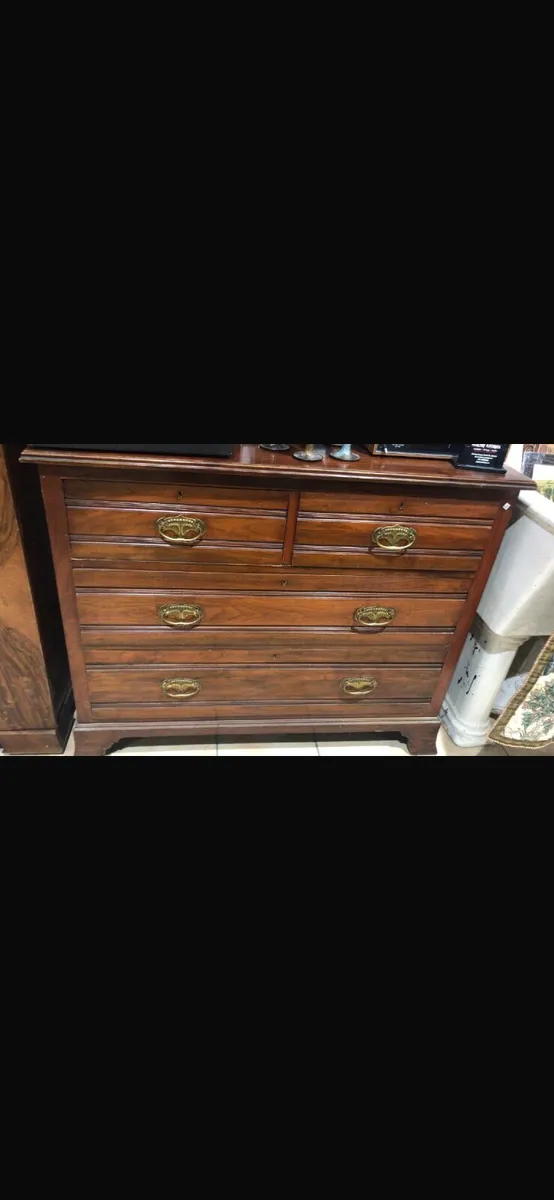 Mahogany chest of drawers