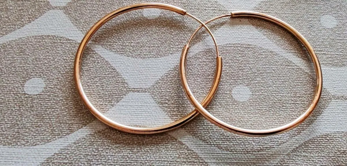 Goldtone hoop earrings - Image 1