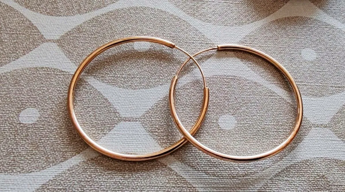 Goldtone hoop earrings - Image 2
