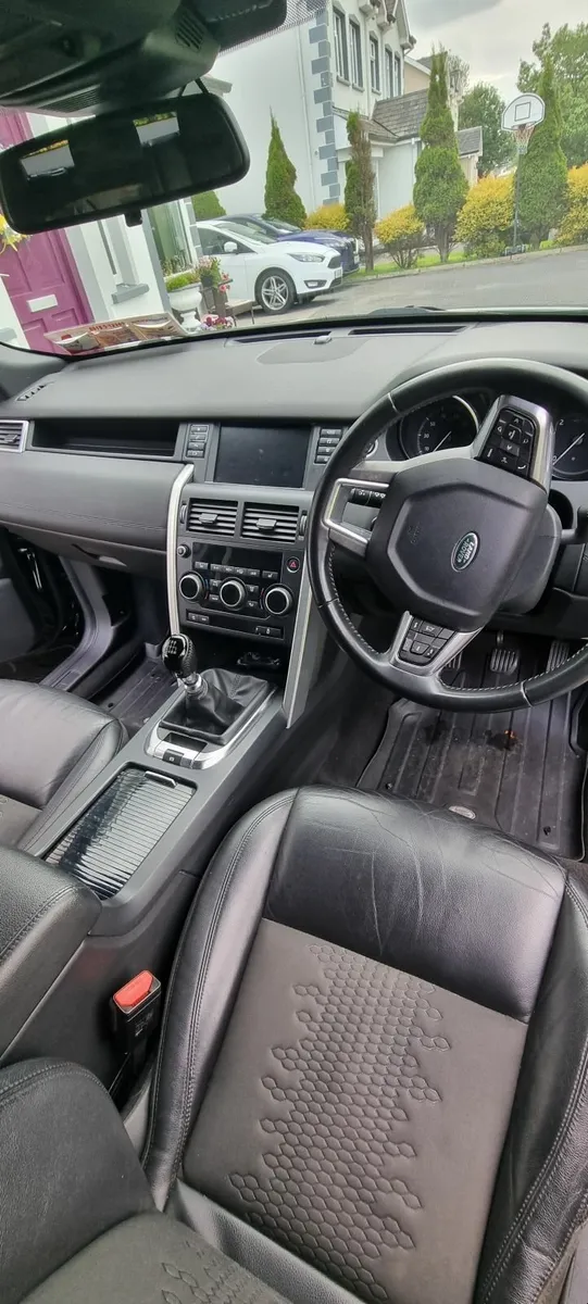 Land Rover Discovery Sport 2018 - Image 2