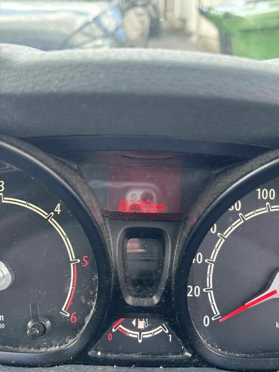 Ford Fiesta 2009 - Image 2