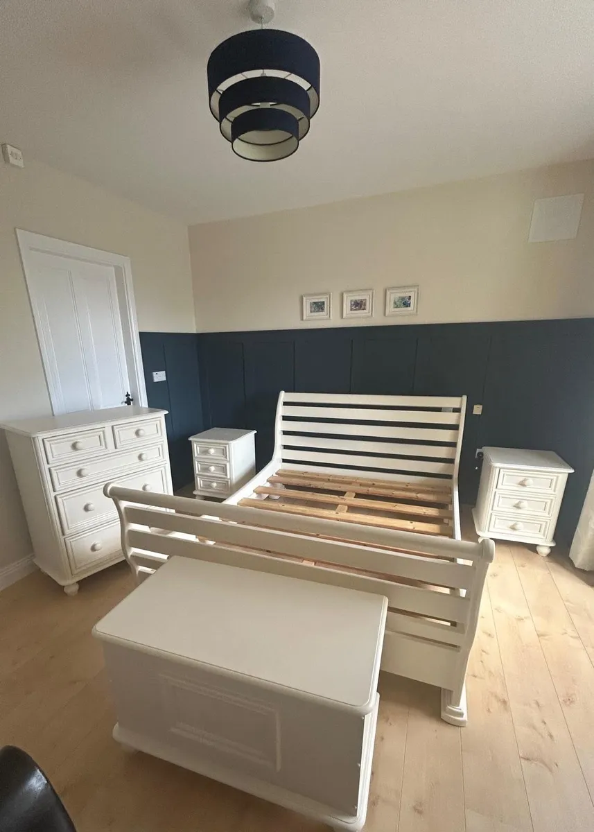 Bedroom furniture - Image 1