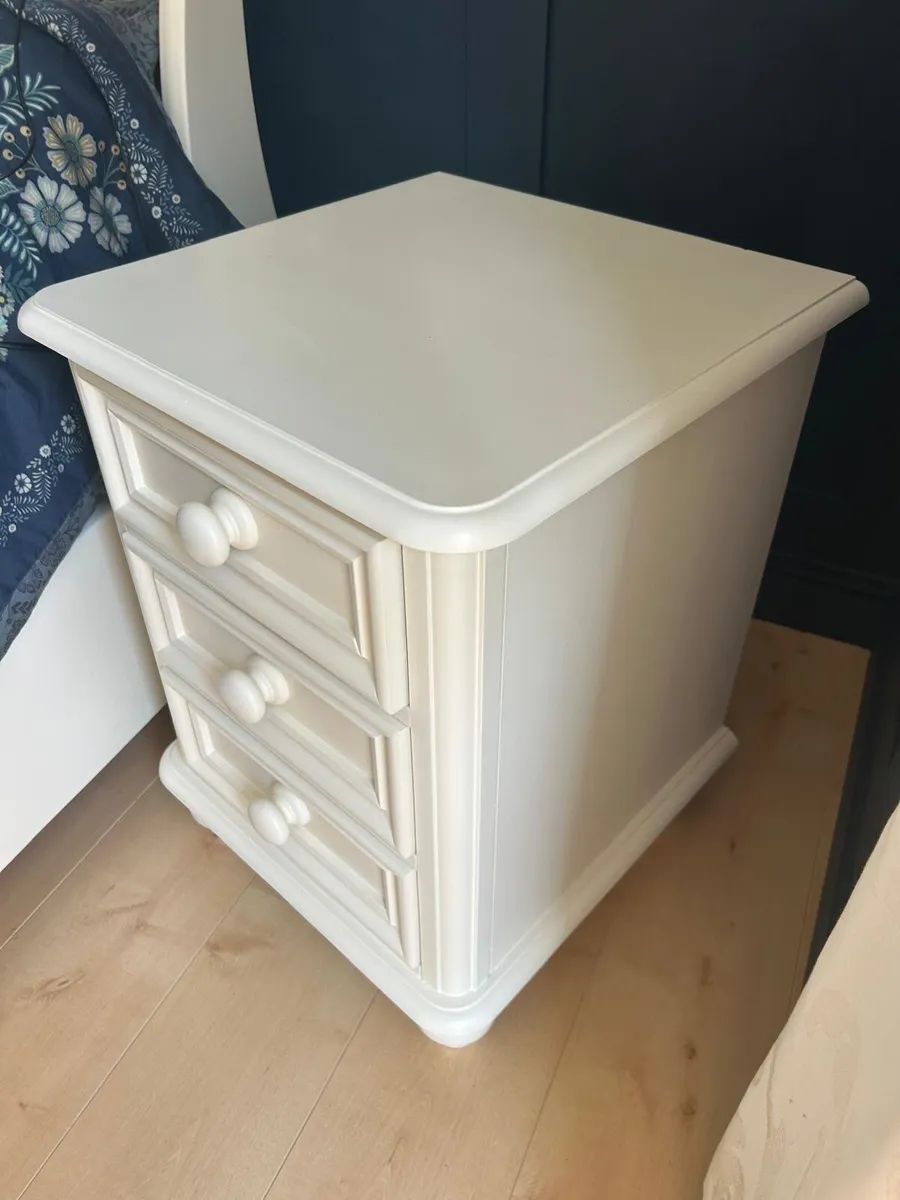 Bedroom furniture - Image 4