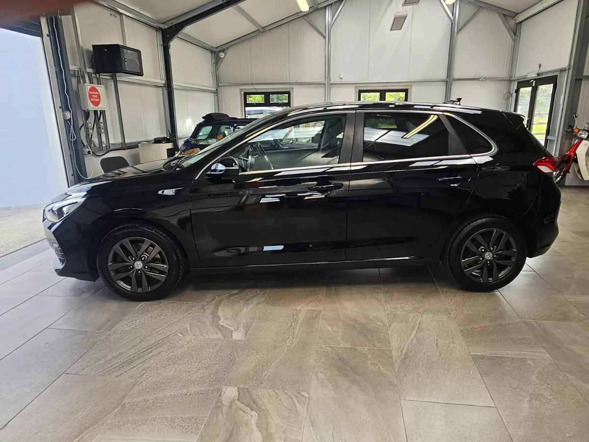 18 HYUNDAI I30 T-GDI SE EDITION 120 BHP PETROL - Image 4