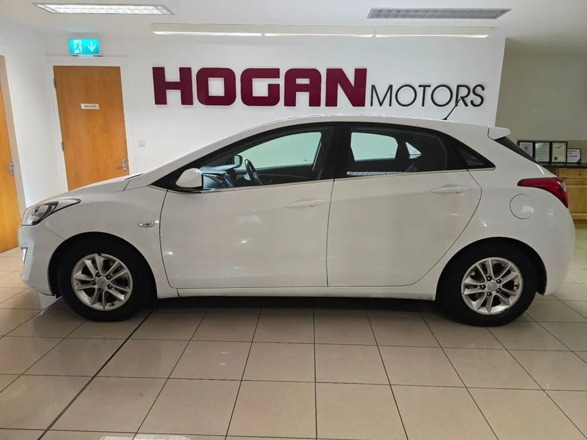 Hyundai i30 Diesel SE 5DR H/B - Image 4
