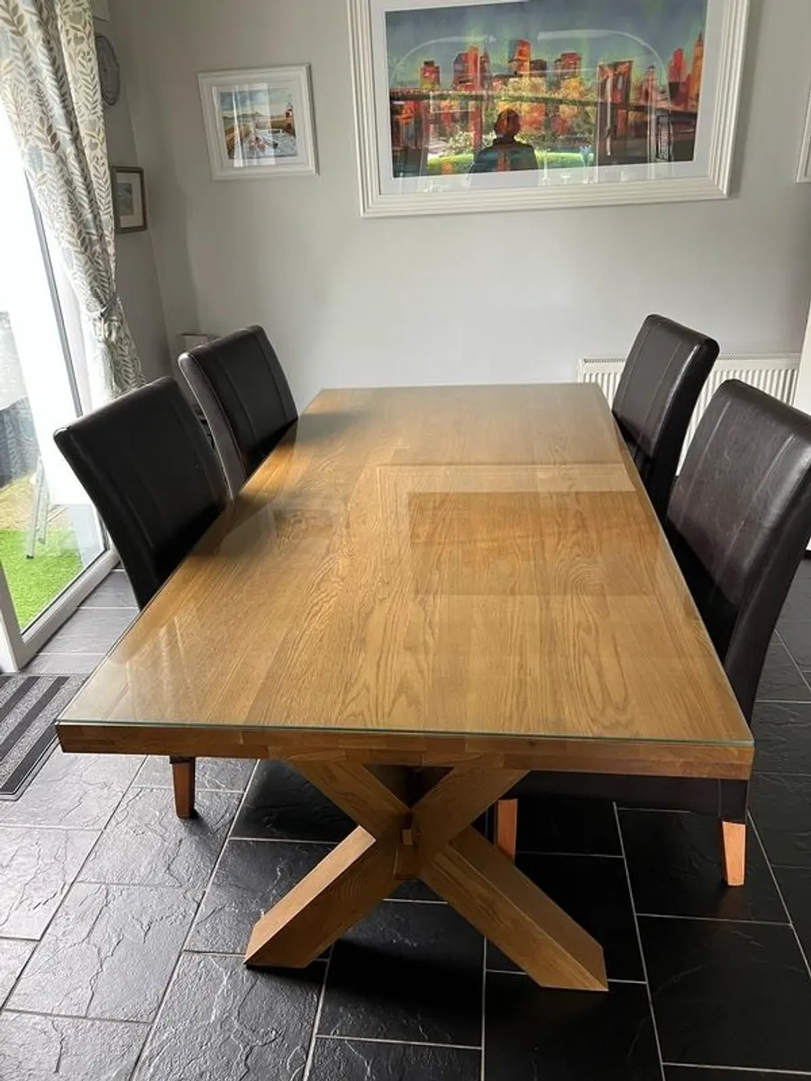 Solid Oak Dining Table LIKE NEW - Image 1