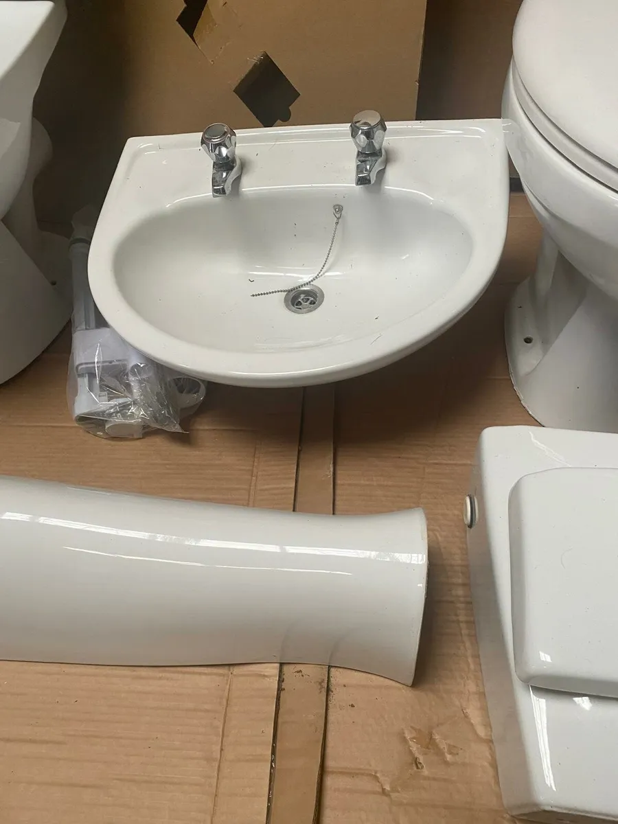 Toilet - Image 2