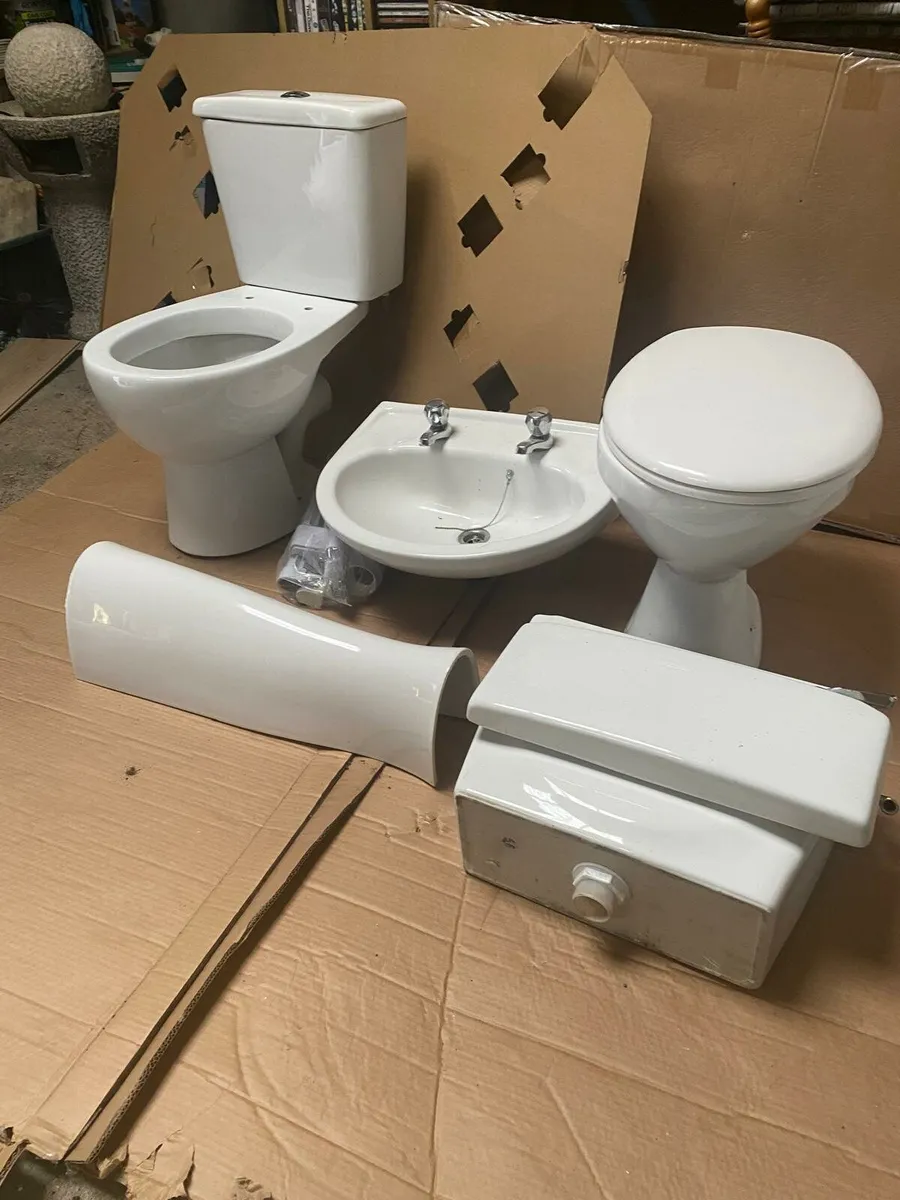 Toilet - Image 3