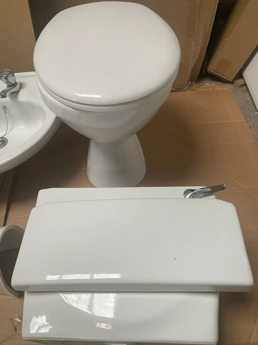 Toilet - Image 3