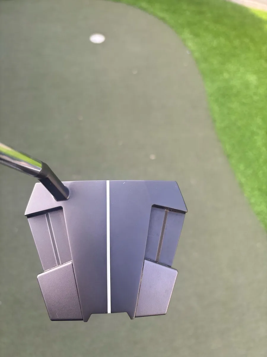 Odyssey Eleven S Tour Lined Putter 33” - Image 1