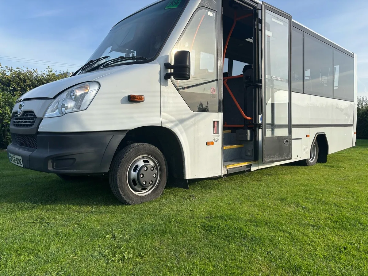 131 Iveco new cvrt 24 seats plus wheelchair lift l - Image 1