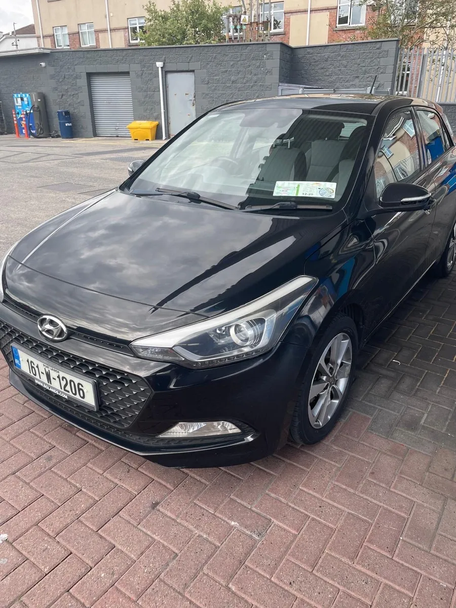 Hyundai i20 Deluxe - Image 1