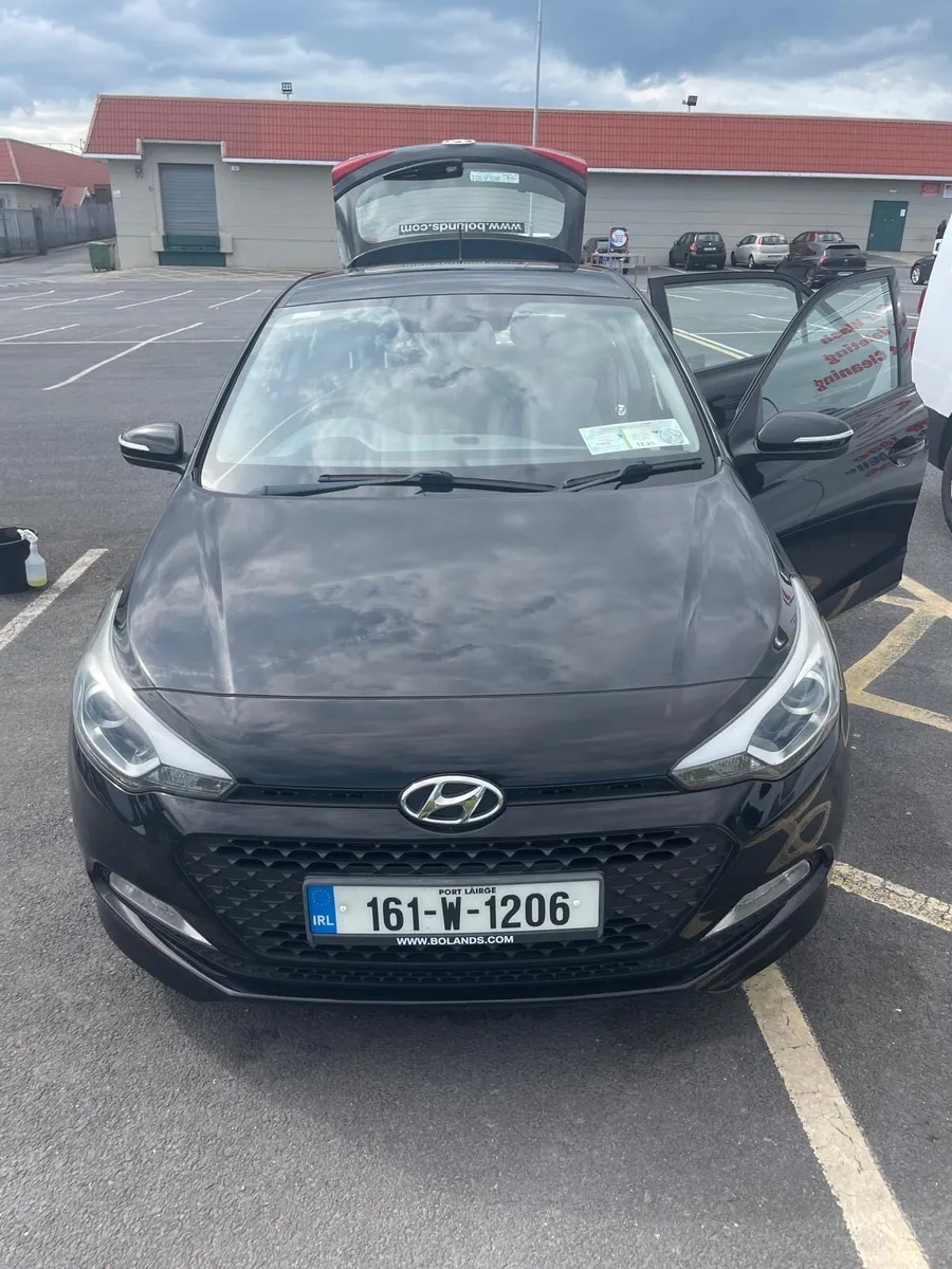 Hyundai i20 Deluxe - Image 2