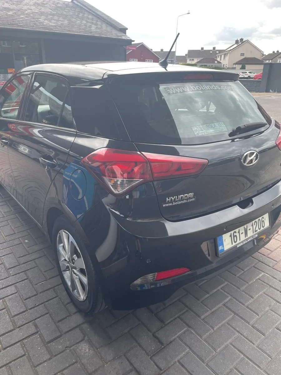 Hyundai i20 Deluxe - Image 3