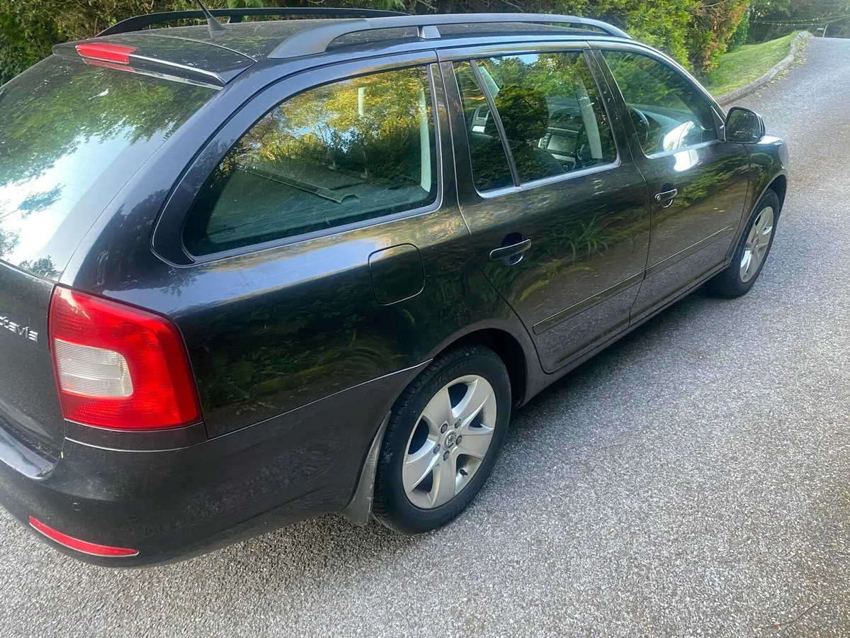 Skoda Octavia Estate diesel - Image 2