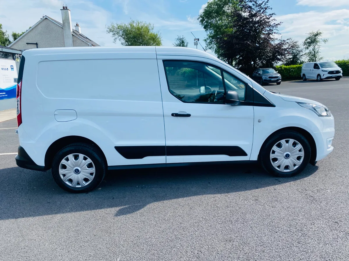 FORD TRANSIT CONNECT TREND SWB 2023 (231) - Image 4