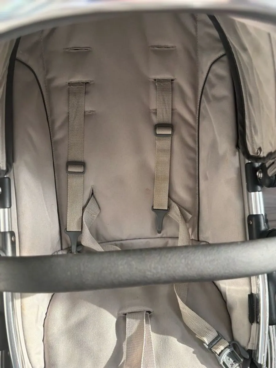 iCandy Peach Truffle Travel System with Maxi-Cosi Car Seat - Image 3
