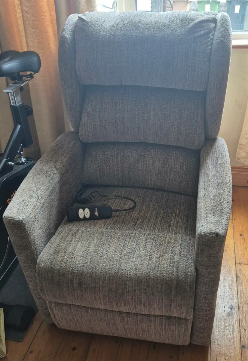 Electric Riser Reclining Armchair - Image 1