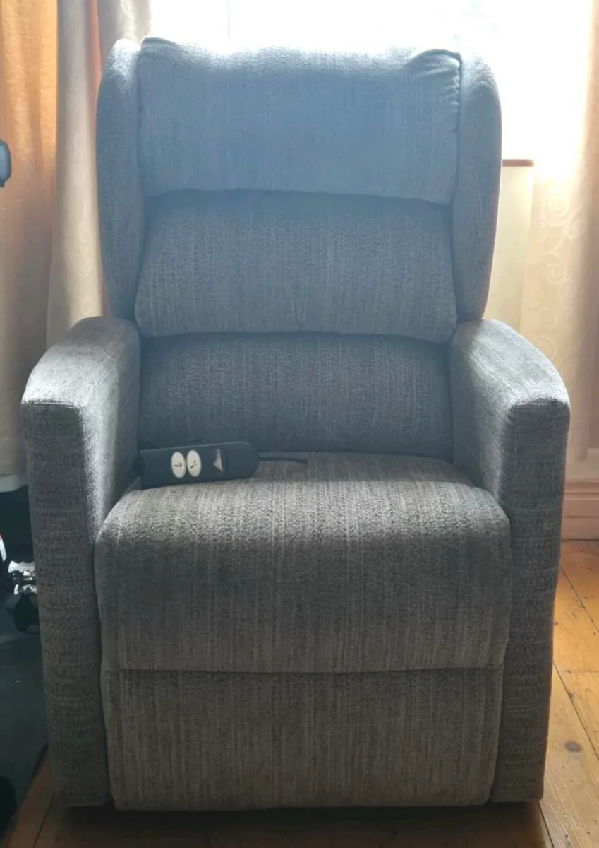 Electric Riser Reclining Armchair - Image 3