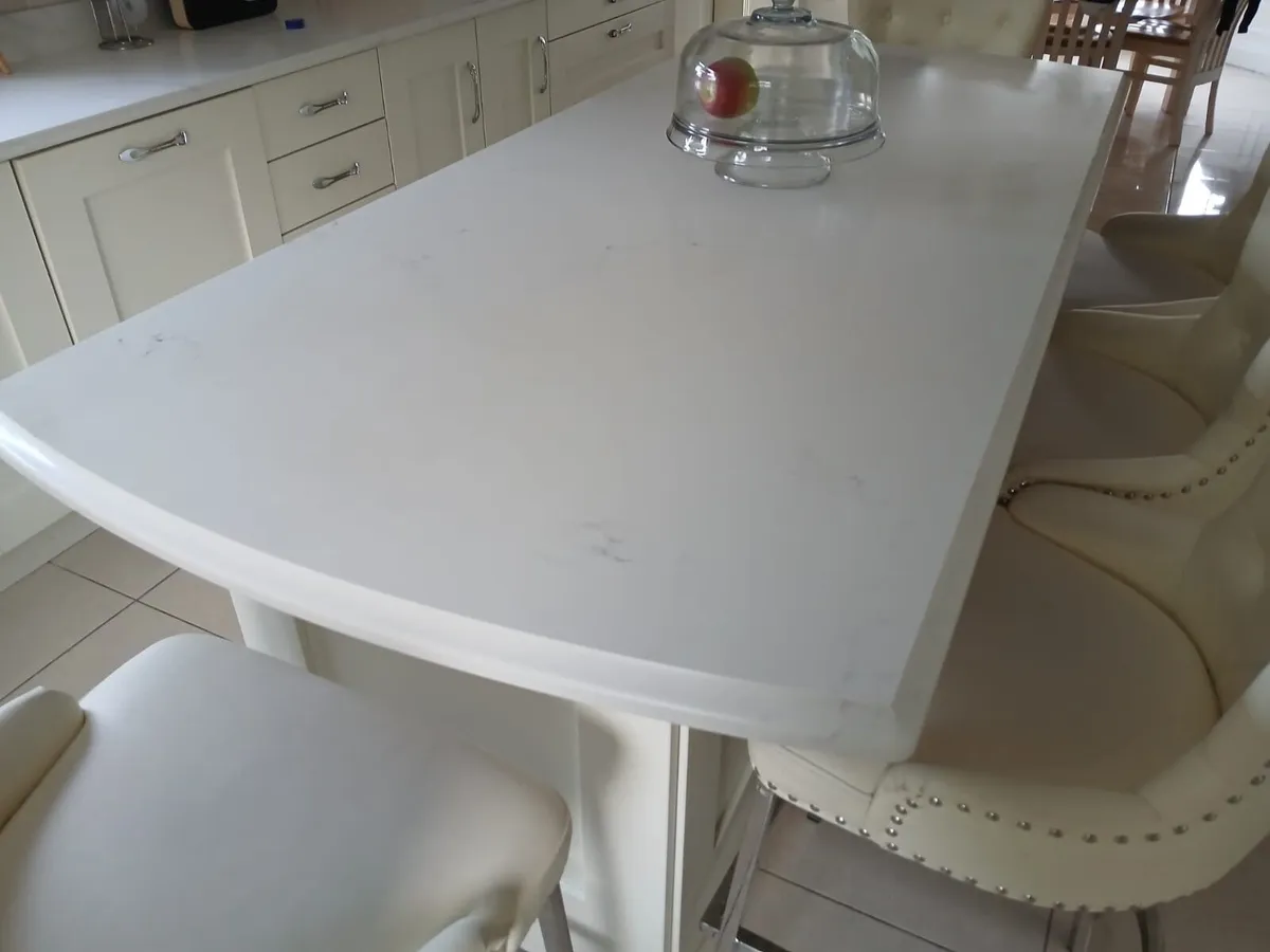 Kitchen island counter top - Image 1
