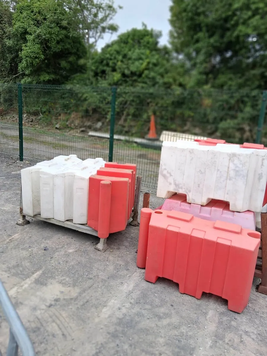 Construction equipment - Image 1