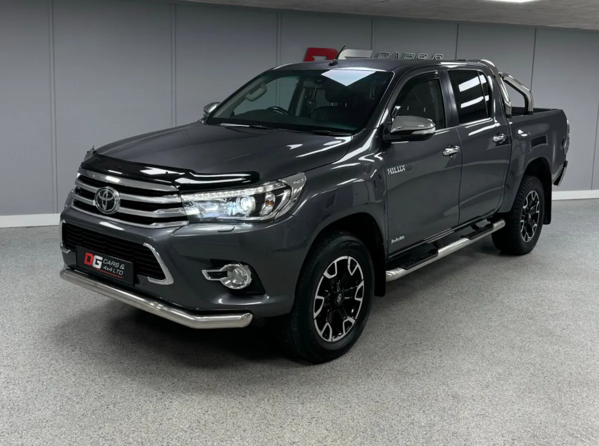 2017 Toyota Hilux 2.4 D4D Invincible X Auto NO VAT - Image 3