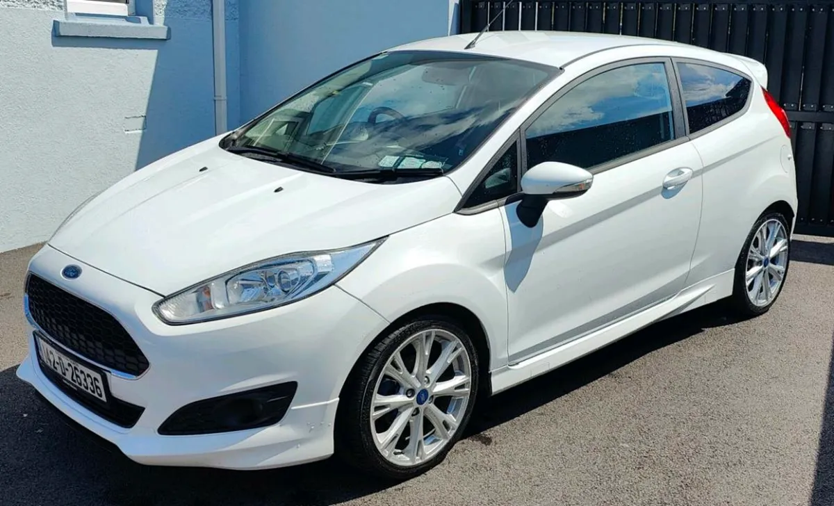 Ford Fiesta Zetec S - 1.0l petrol Low Mileage - Image 4