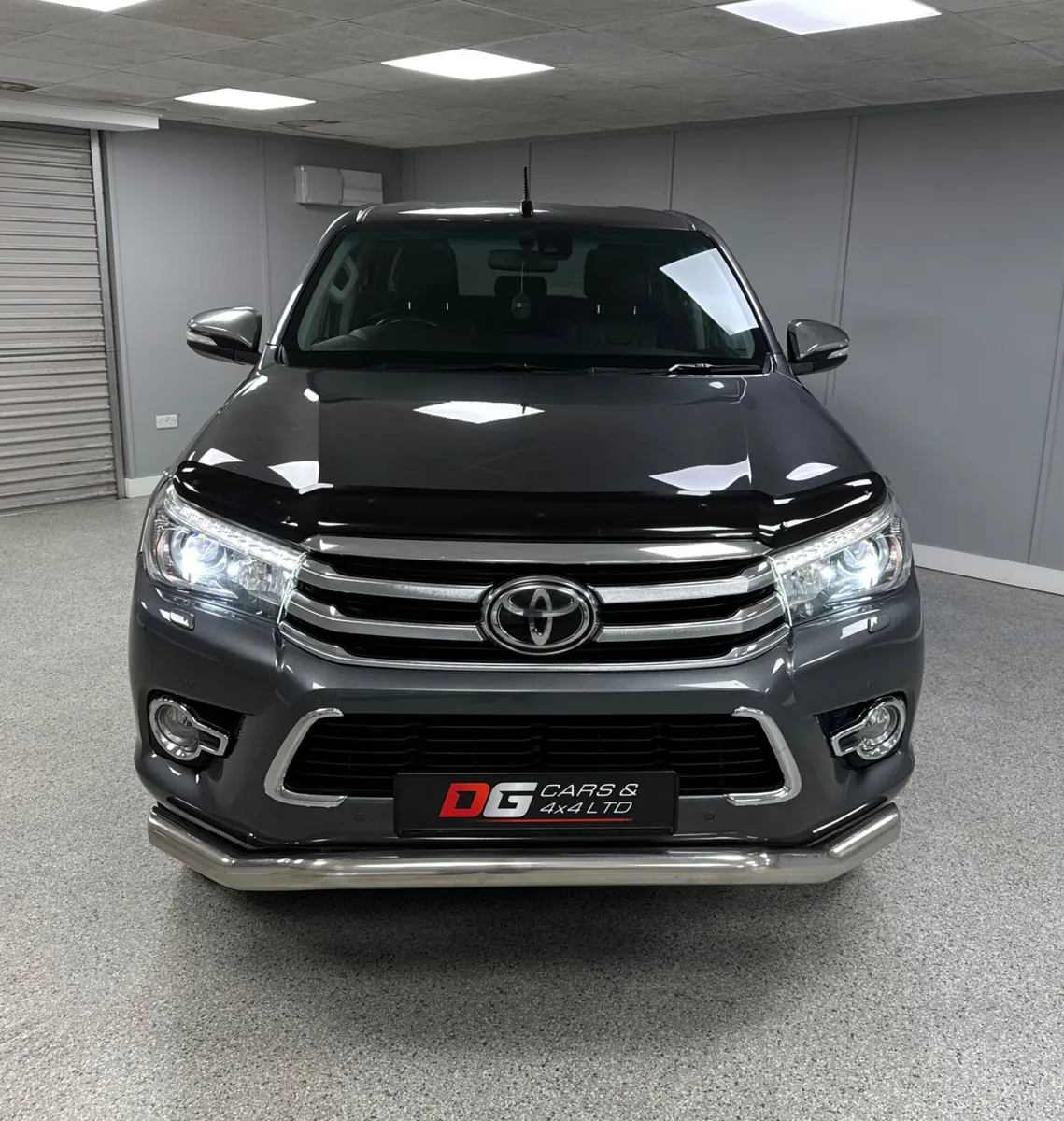 2017 Toyota Hilux 2.4 D4D Invincible X Auto NO VAT - Image 2