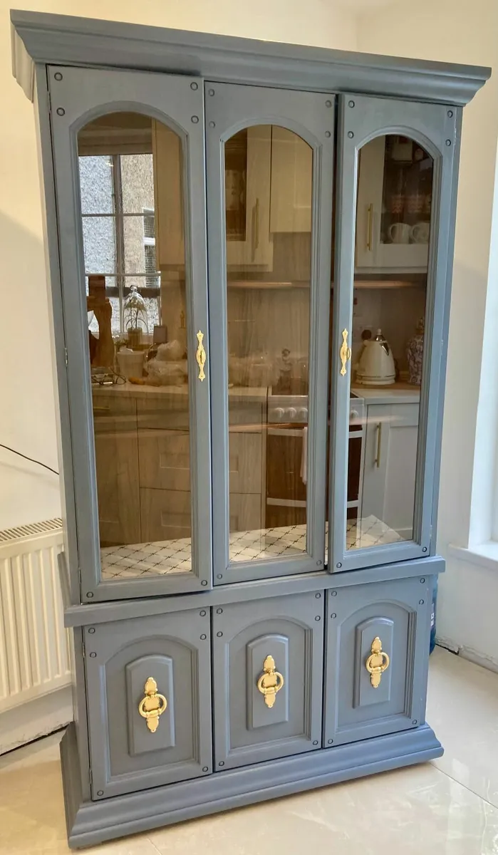 Display Cabinet - Image 1