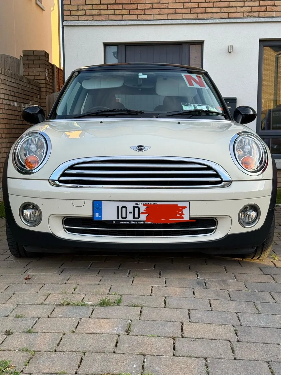 Mini Cooper 2010 1.6L - Image 1