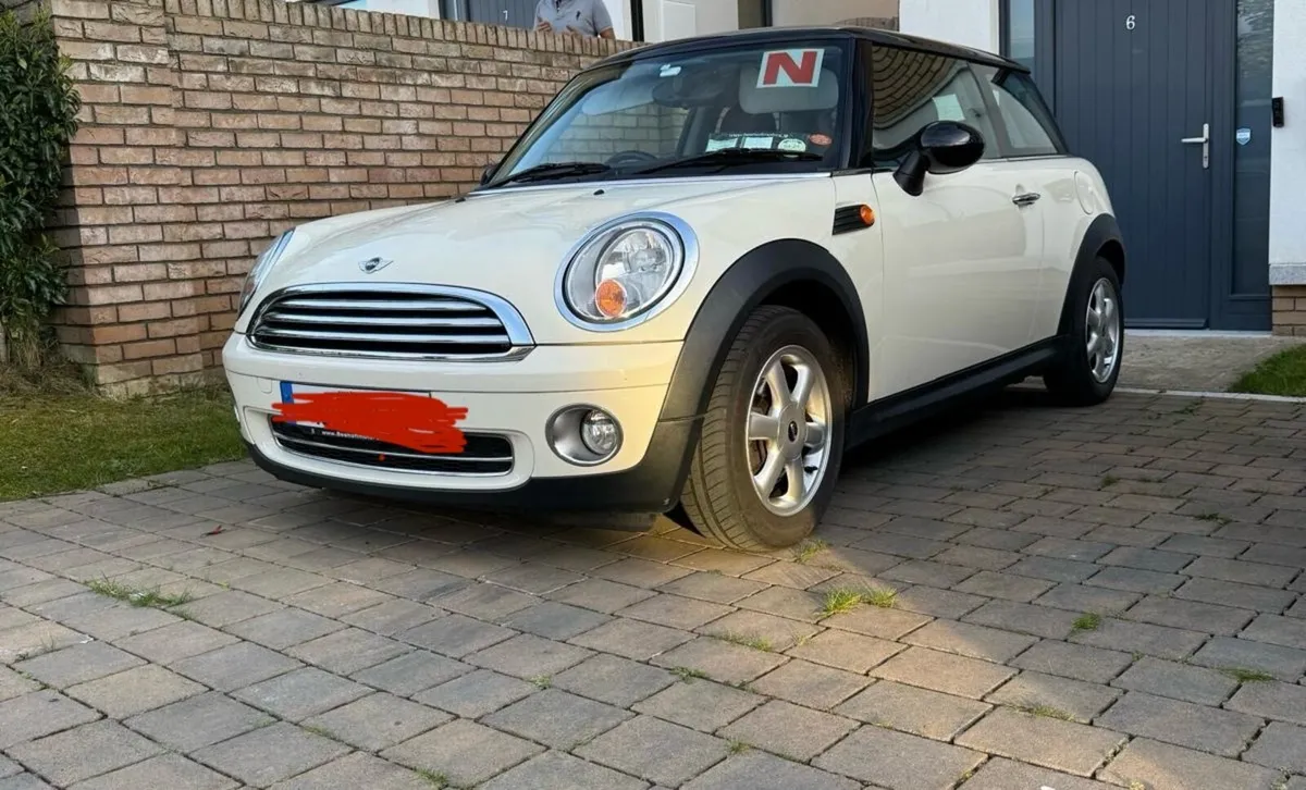 Mini Cooper 2010 1.6L - Image 2