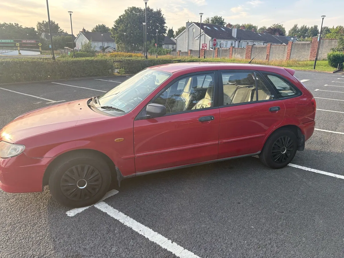 MAZDA 323F hatchback - Image 4
