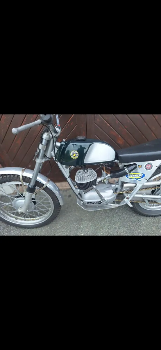 Vintage motorcycle - Image 1