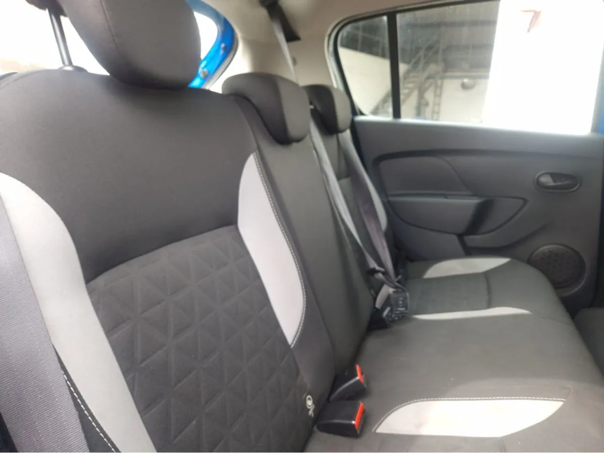 Dacia Sandero Stepway Signature 1.5 DCI 90 4 - Image 2