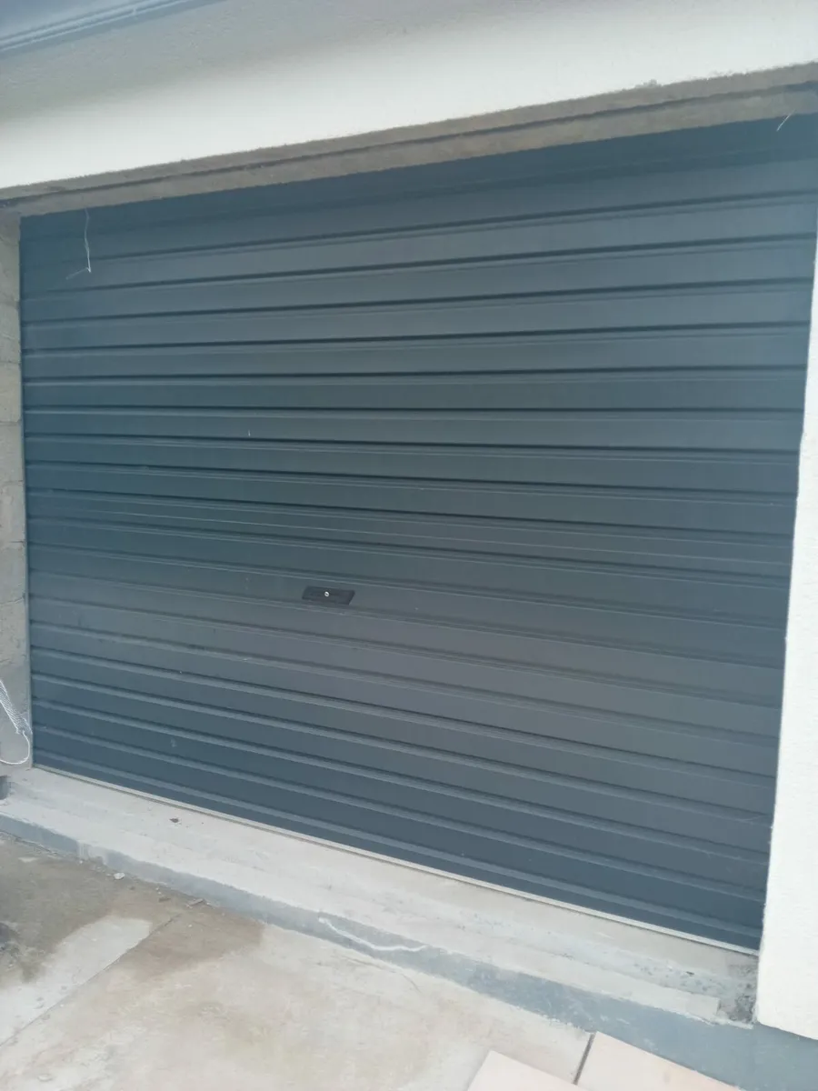 Garage door - Image 1