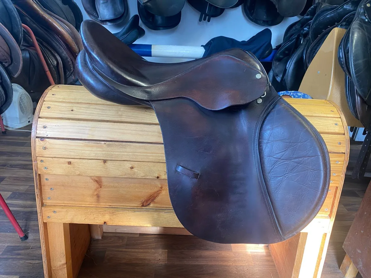 Berney brothers saddle jumping blocks - Image 1