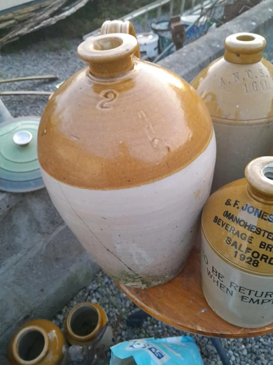 4 old jars - Image 1