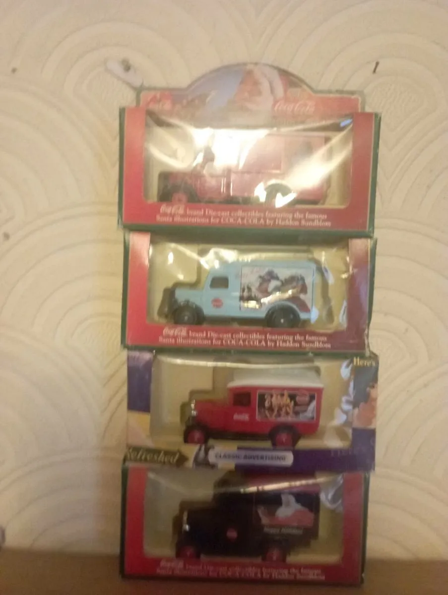 SANTA  CRIMSMANS DIE- CAST COCA COLA  MODLES - Image 1